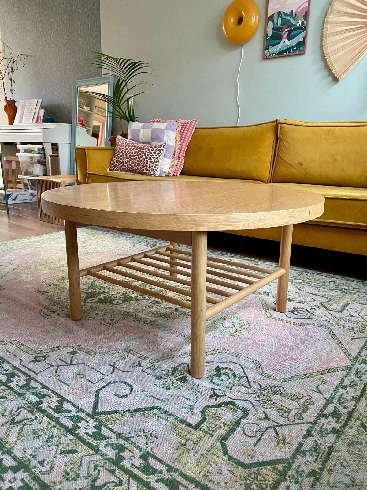 Ronde houten salontafel met opbergruimte, Ophalen, Rond, 50 tot 100 cm, Zo goed als nieuw