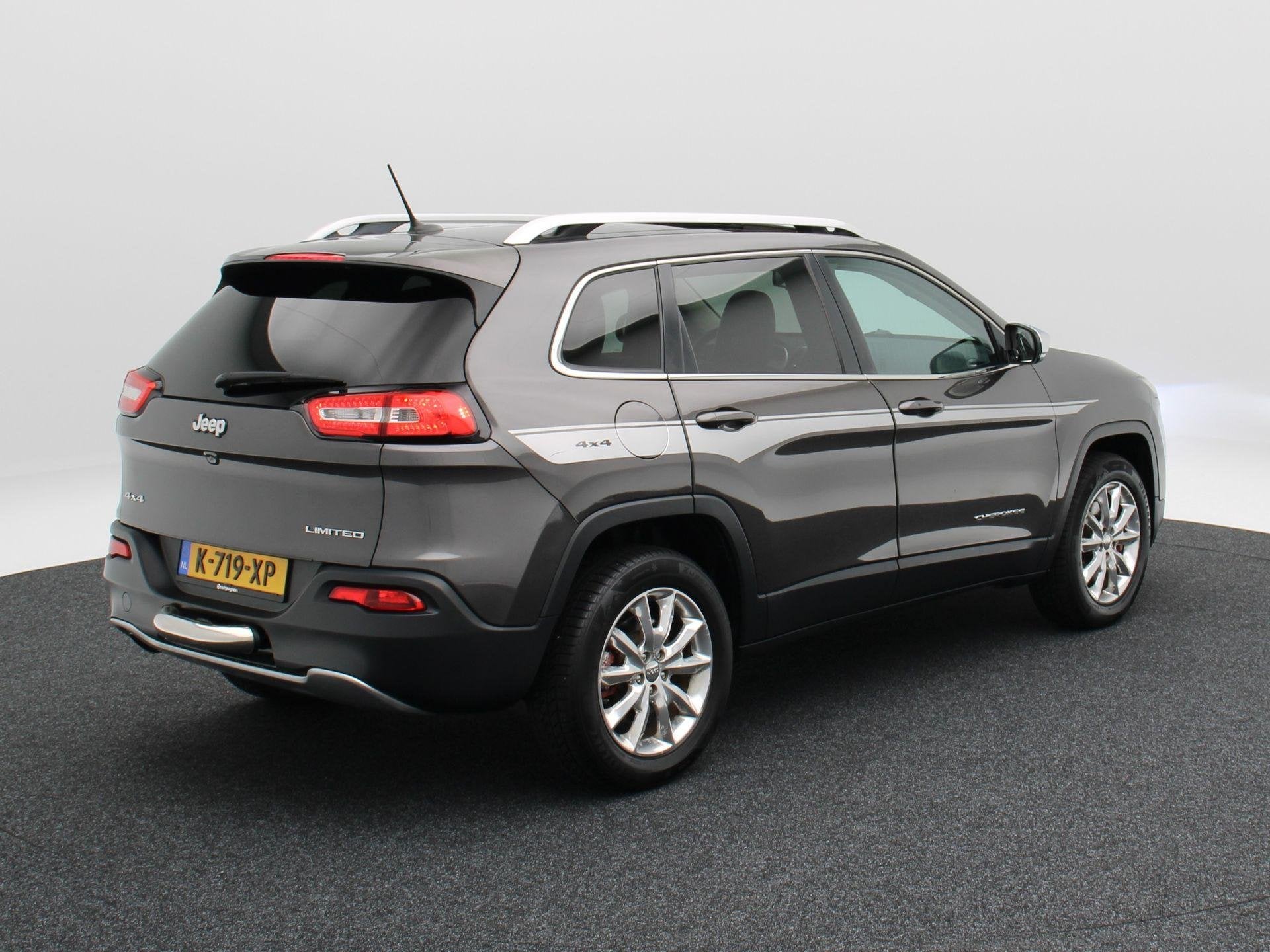Jeep Cherokee 187 Pk 4x4 Automaat | Panorama dak | Stoel/Stu, Automaat, Gebruikt, 4 cilinders, Zwart