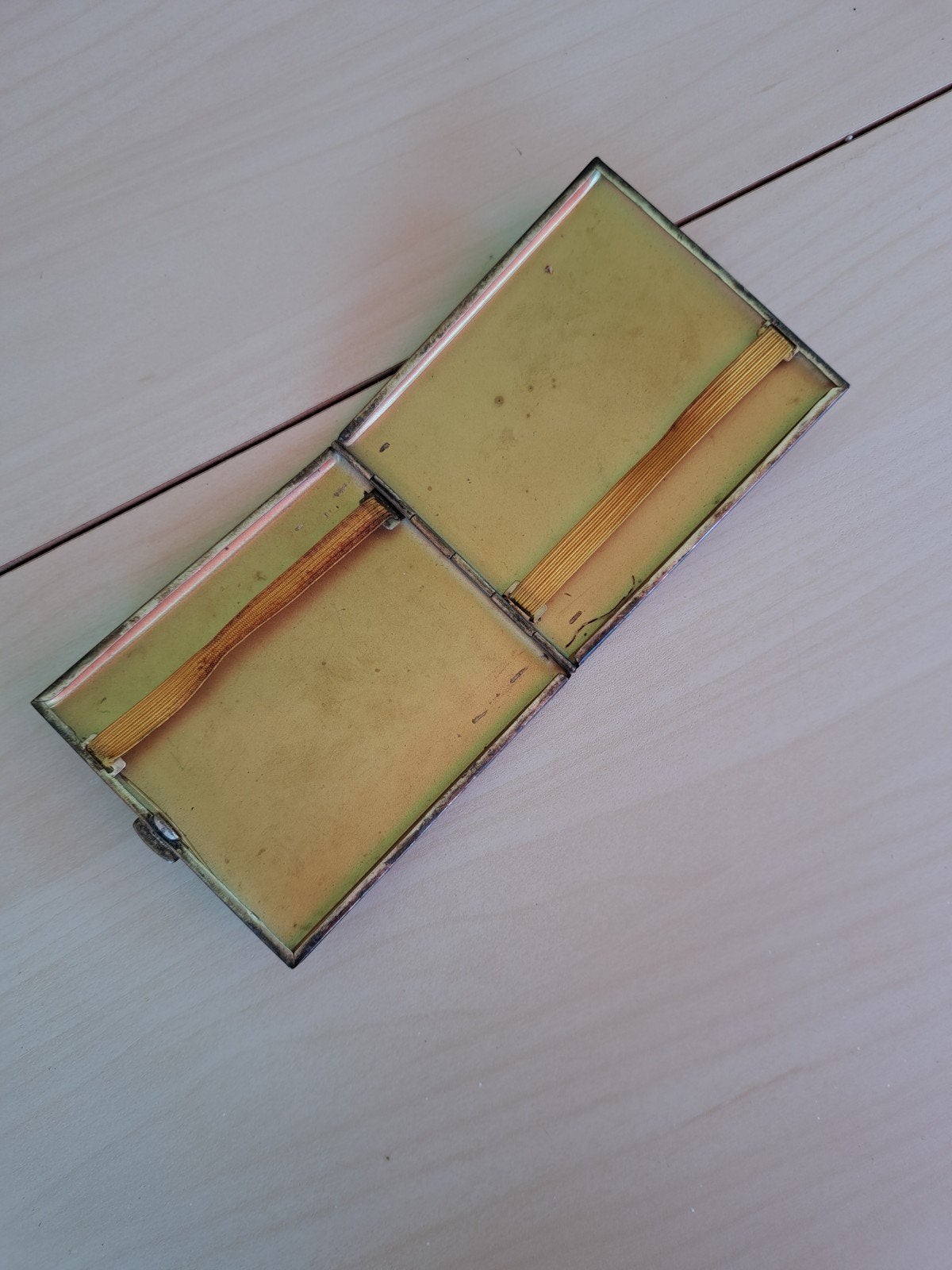 Antieke sigarettendoos met sierlijke gravure, Ophalen of Verzenden, Gebruikt, Tabaksdoos of Verpakking