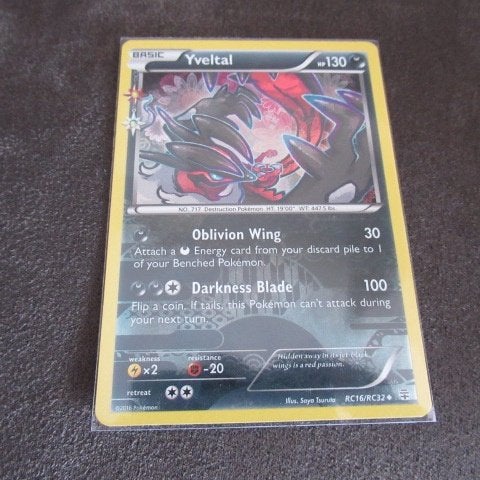 Pokemon kaart yveltal rc16/rc32 2016 glimmend nieuw in hoesj, Ophalen of Verzenden, Nieuw, Losse kaart