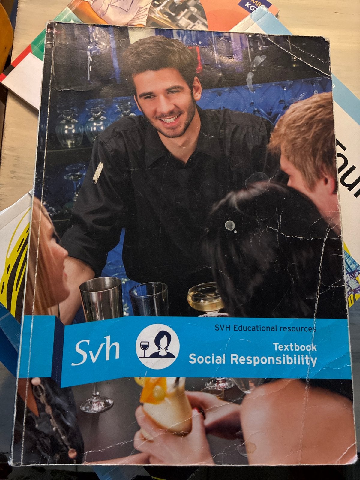 SVH Textbook Social Responsibility - Zo goed als nieuw, Ophalen of Verzenden, Gelezen, MBO