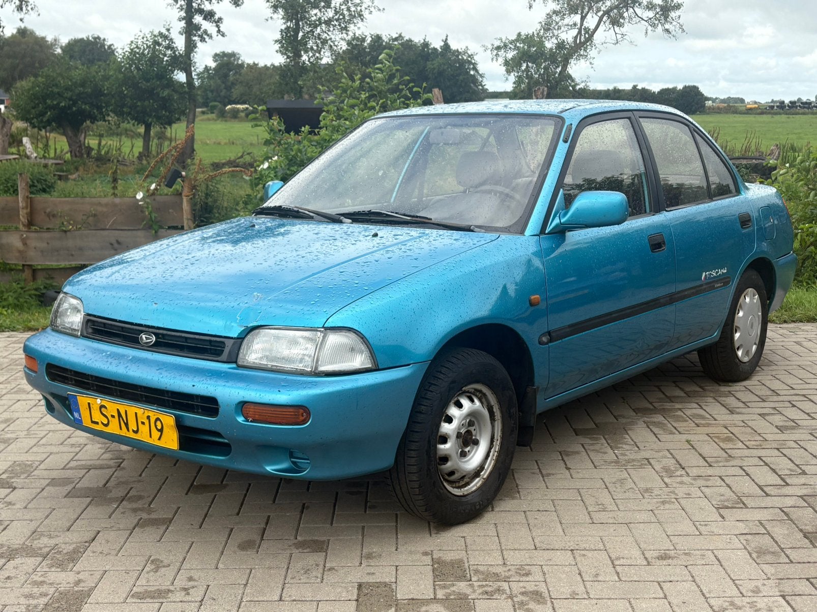 Daihatsu Valera Toscana 1.5 I 16V 1995 UNIEKE VERSCHIJNING, Auto's, Daihatsu, Voorwielaandrijving, Stof, Valera, 4 cilinders