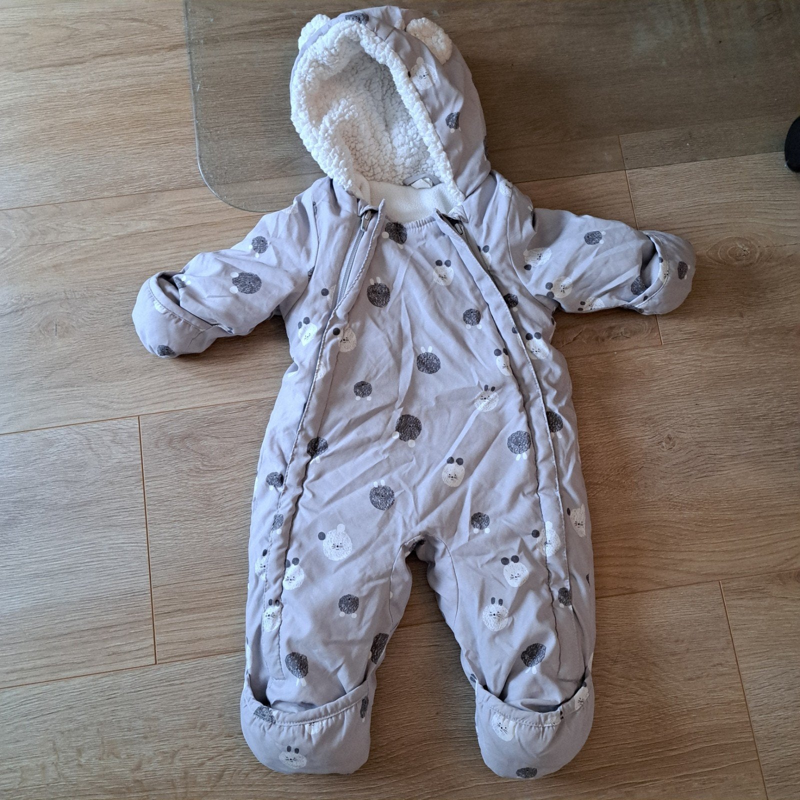 Warme kinderjas/skipak maat 62 met schattige afbeeldingen, Ophalen of Verzenden, Zo goed als nieuw, Onbekend, Jongetje of Meisje