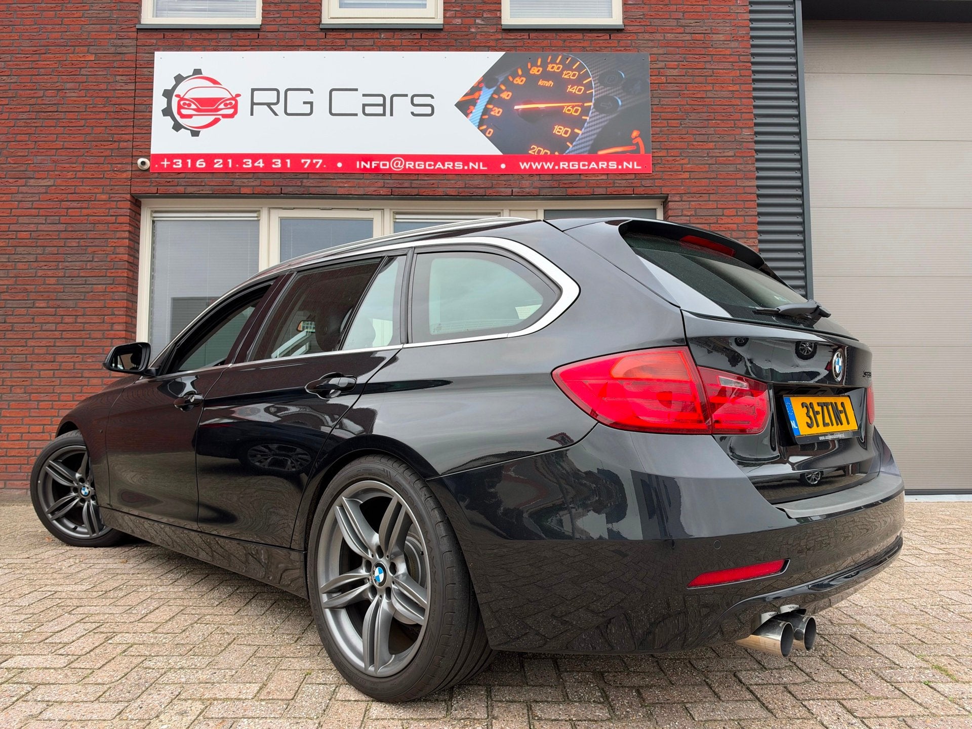 BMW 3-serie Touring 320i Upgrade Edition / Carplay / Leder /, Met garantie (alle), Zwart, Handgeschakeld, 184 pk