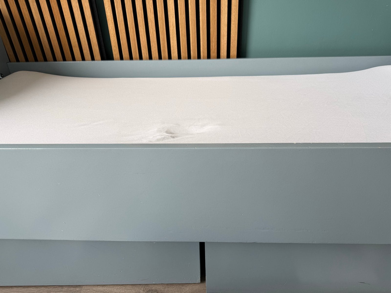 Kinderbed met lades - Grijs blauw, Ophalen, Gebruikt, 70 tot 85 cm, Lattenbodem