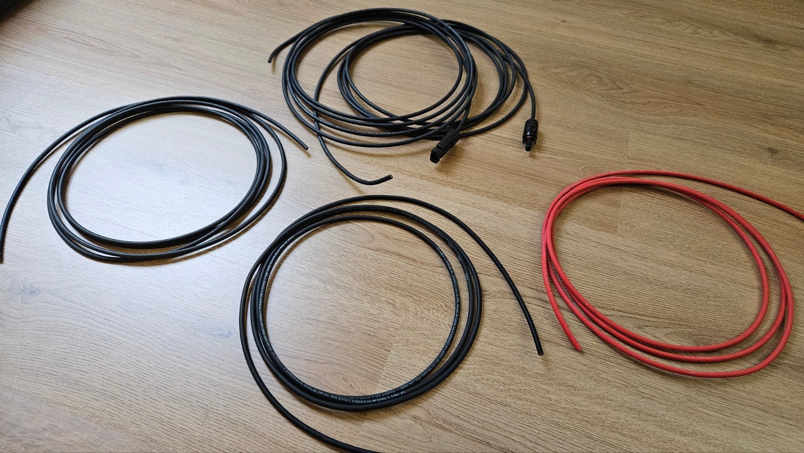 4mm2 kabel en mc4 connectors zonnepanelen, Doe-het-zelf en Verbouw, Elektra en Kabels, Ophalen of Verzenden, Nieuw, Kabel of Snoer