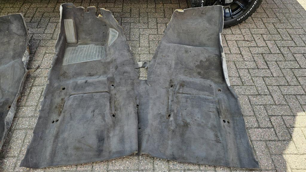 Tapijt vloerbedekking bruin BMW 3 serie E30 sedan TAPIJTE30-, Auto-onderdelen, Ophalen, Gebruikt, -, -