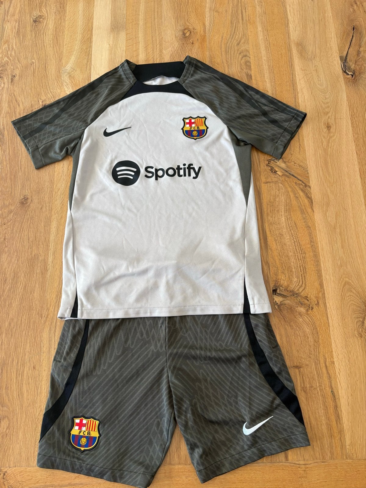 FC Barcelona Voetbal Set Nike - Shirt & Broekje, Maat XS of kleiner, Ophalen of Verzenden, Zo goed als nieuw, Set