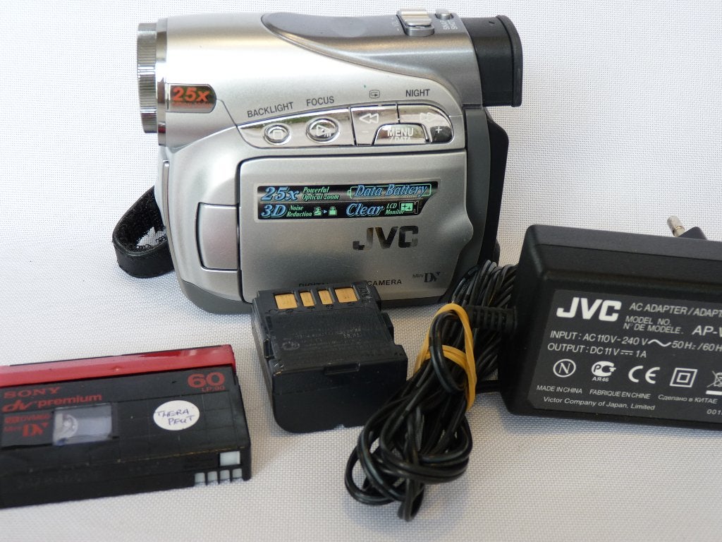 JVC GR-D240E MiniDV met adapter en accu, Mini dv, Zo goed als nieuw, Sony, Camera
