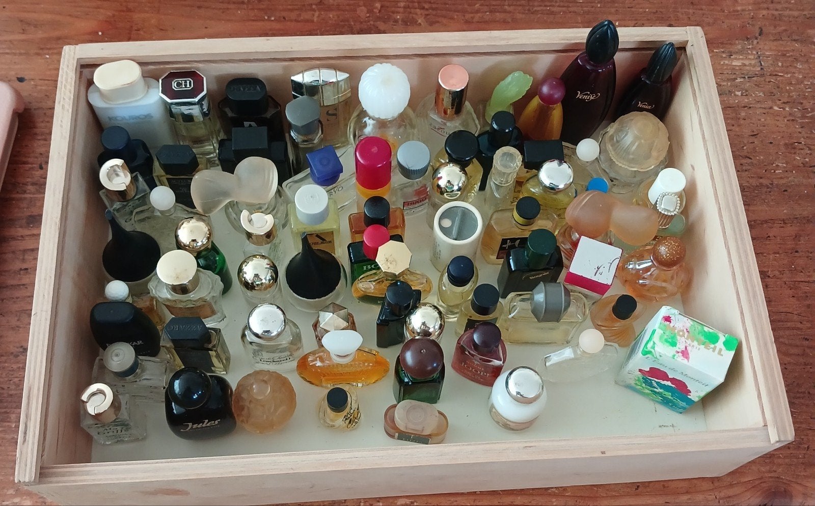 Parfum miniaturen, Verzamelen, Parfumverzamelingen, Ophalen of Verzenden, Zo goed als nieuw, Miniatuur