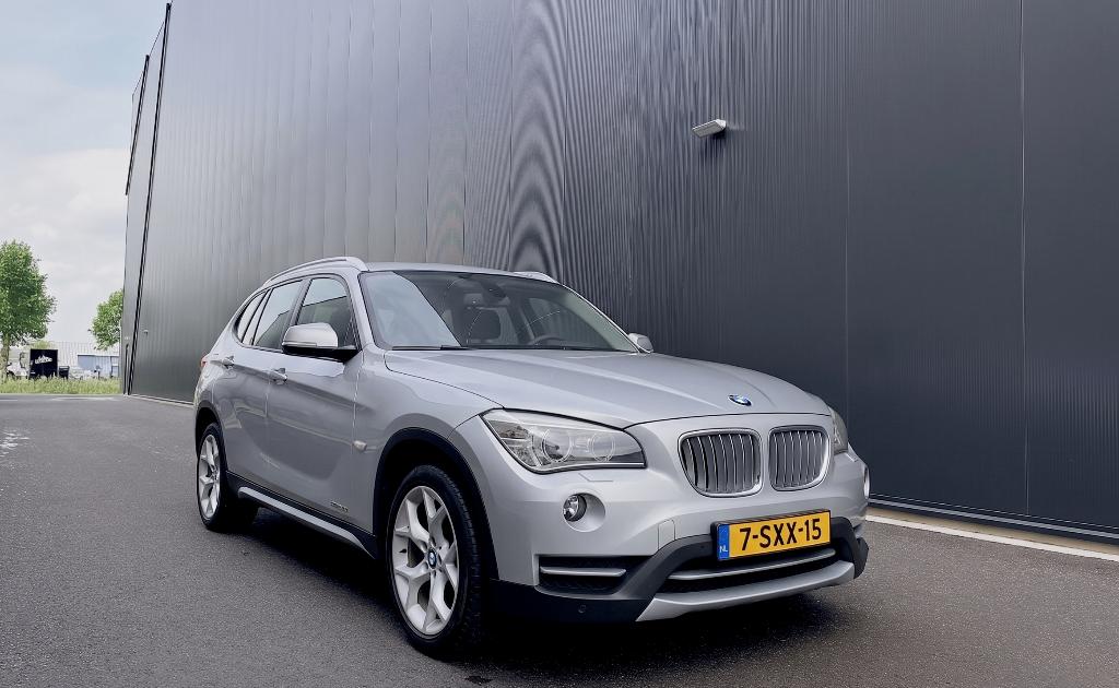 BMW X1 sDrive20i Chrome Line | Trkhk | Leder | PDC | Climate, Auto's, 1800 kg, Euro 6, 4 cilinders, Lederen bekleding