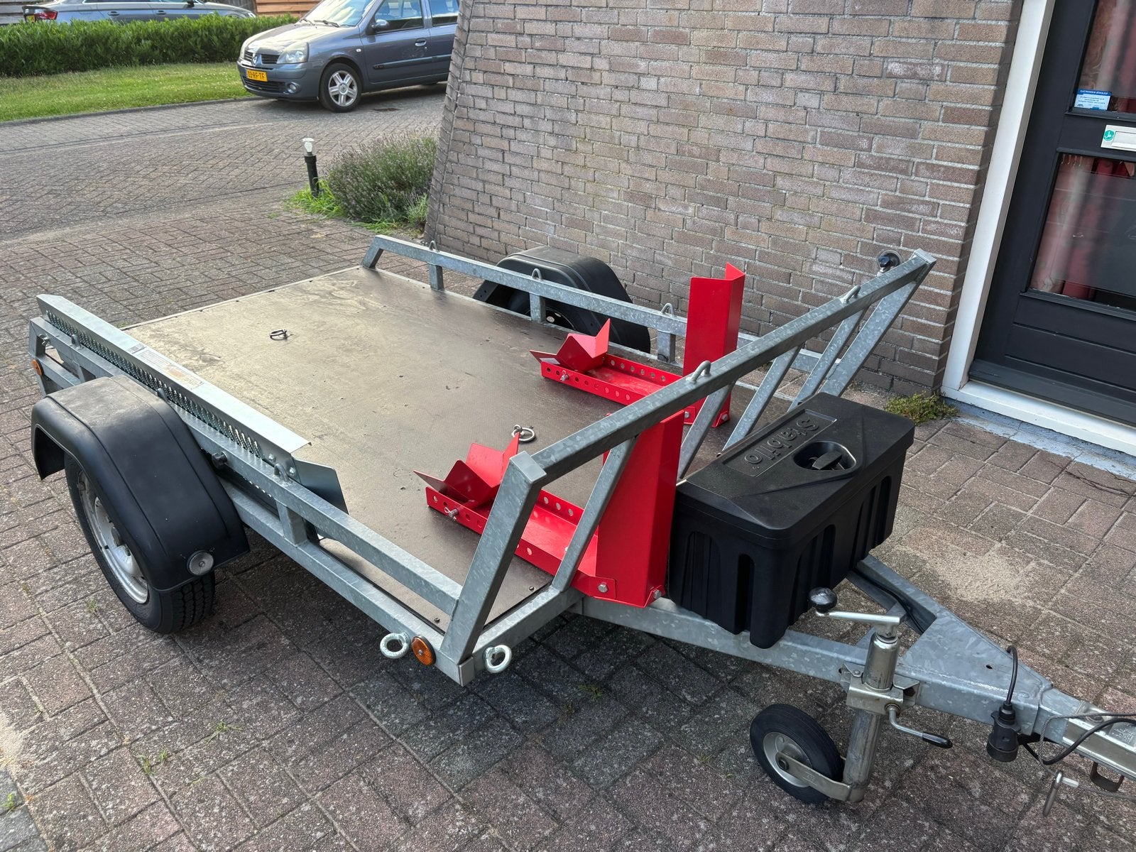 Stevige motortrailer met oprijplaat en opbergkist, Ophalen, Gebruikt