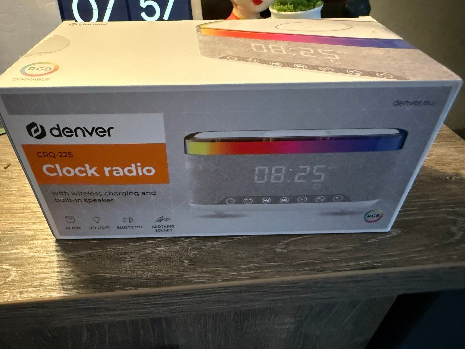 Denver CRQ-225 Wekkerradio met draadloos opladen en RGB, Ophalen of Verzenden, Nieuw, Radio
