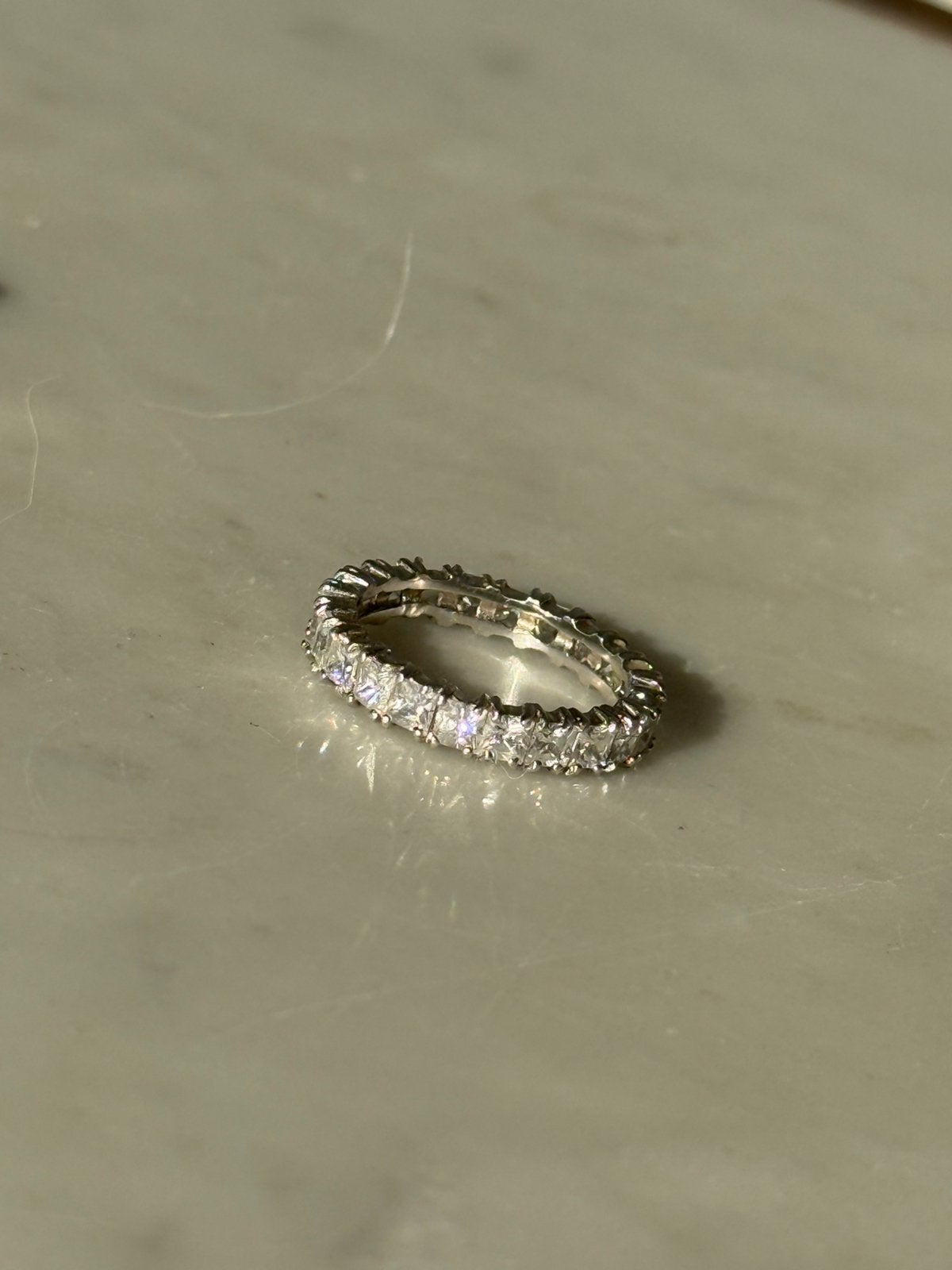 925 Zilveren Eternity Ring met Zirkonia – 1 steentje mist, Gebruikt, 19 tot 20, Ophalen of Verzenden, Dame