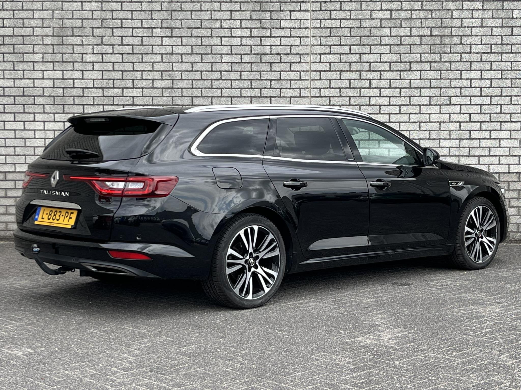 Renault Talisman Estate 1.8 TCe Initiale Paris | Trekhaak |, 4 cilinders, Met garantie (alle), Zwart, 1500 kg