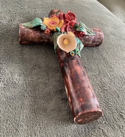 Antiek keramiek KRUISBEELD met bloemen, Antiek en Kunst, Ophalen of Verzenden