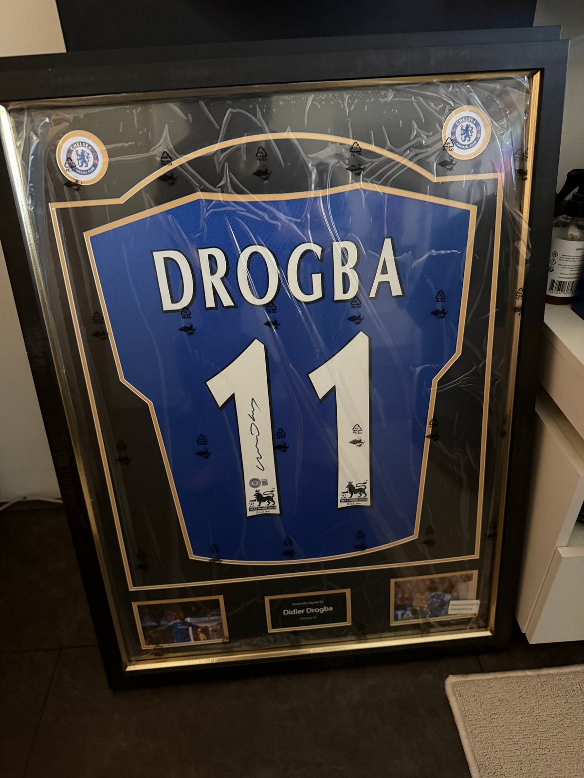 Ingelijst Chelsea shirt Didier Drogba - Gesigneerd beckett, Ophalen, Zo goed als nieuw, Buitenlandse clubs, Shirt