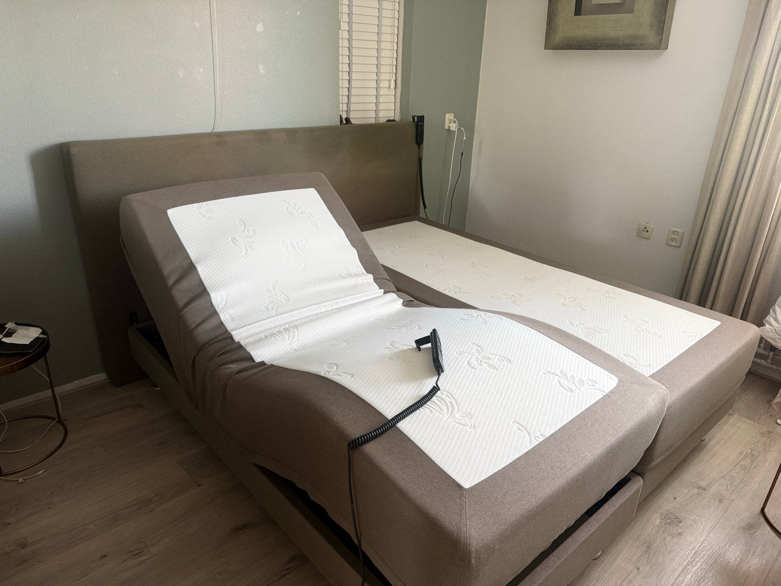 Swissense Elektrisch Verstelbaar Bed - 180x210 cm, Ophalen, 210 cm, Tweepersoons, 180 cm
