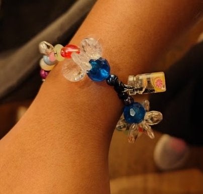 Armbandjes maken en nog veel meer knutselen, Nieuw, Meerkleurig, Ophalen of Verzenden, Kunststof