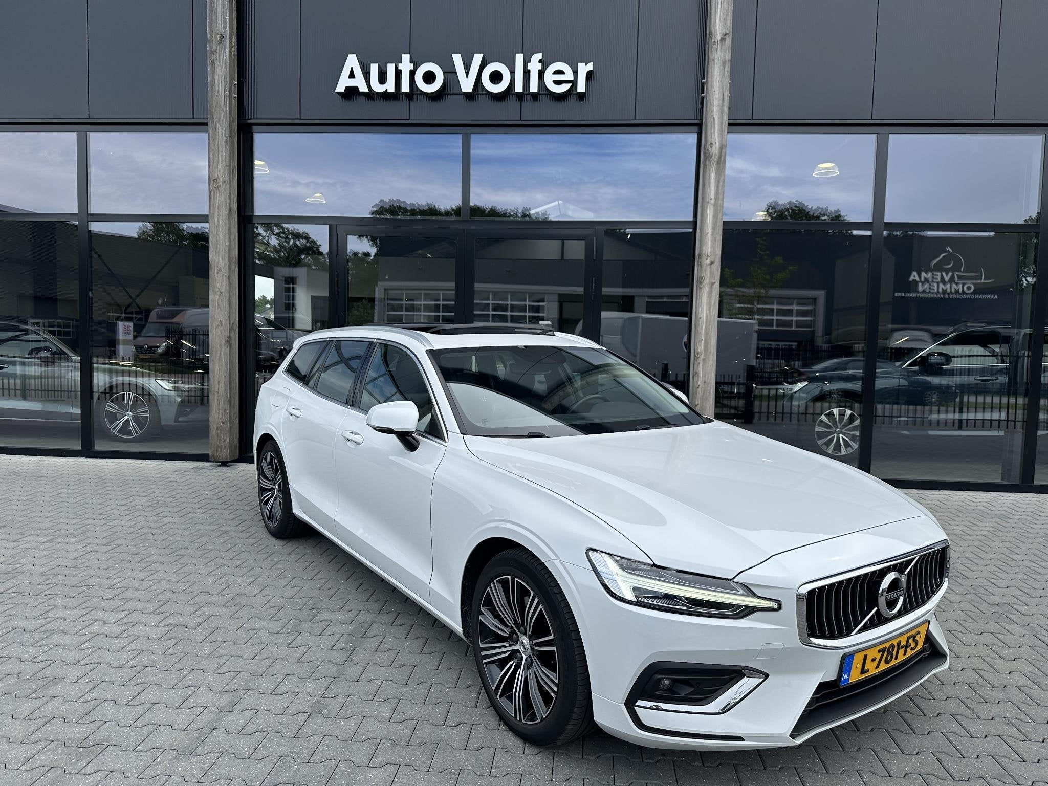 Volvo V60 2.0 B3 Inscription Pano|ACC|standkachel|trekhaak, Euro 6, 4 cilinders, 1969 cc, Automatische klimaatregeling