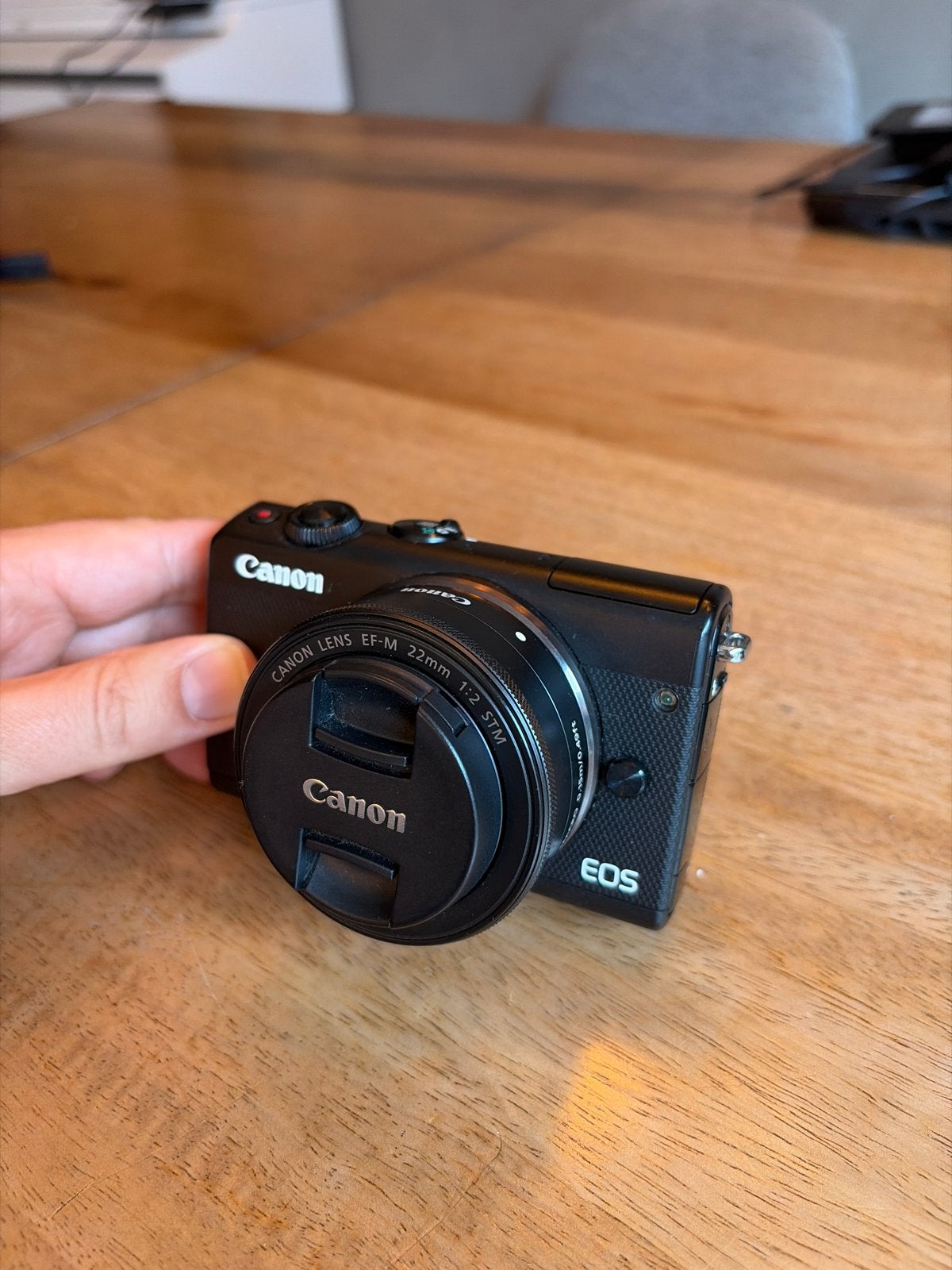 Canon EOS M100 + EF-M 22mm f/2 STM, +kit lens and EF adapter, Canon, Oplader, Ophalen of Verzenden, Zo goed als nieuw