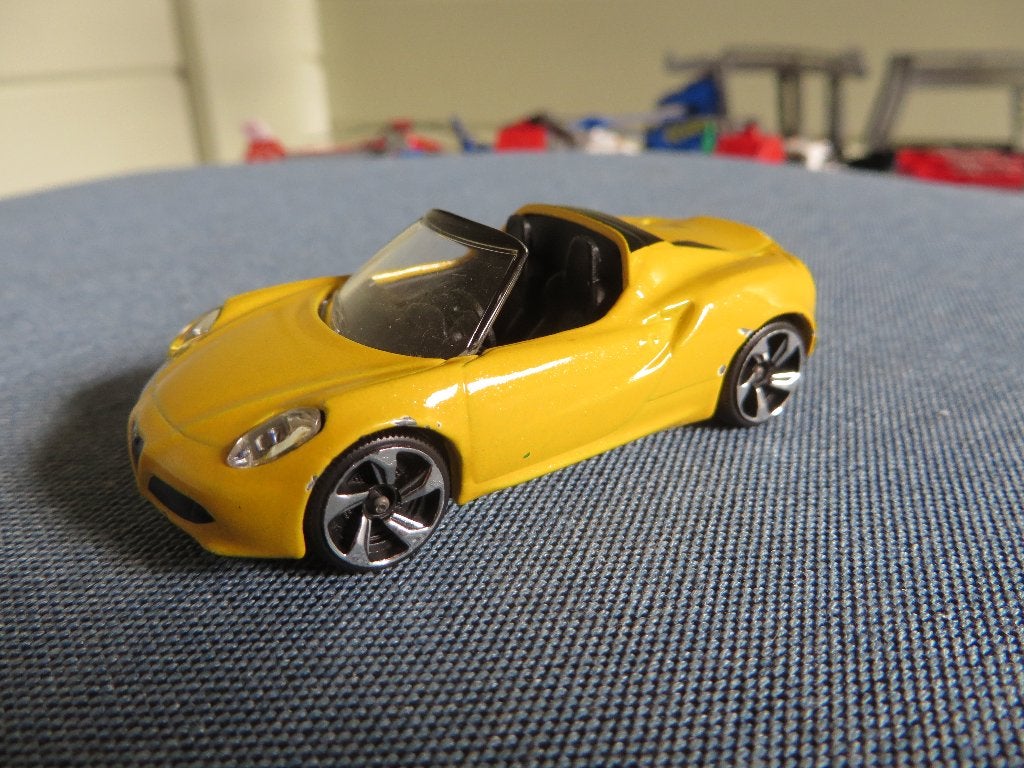 Majorette Alfa Romeo 4C Spider geel, Ophalen of Verzenden, Zo goed als nieuw, Auto