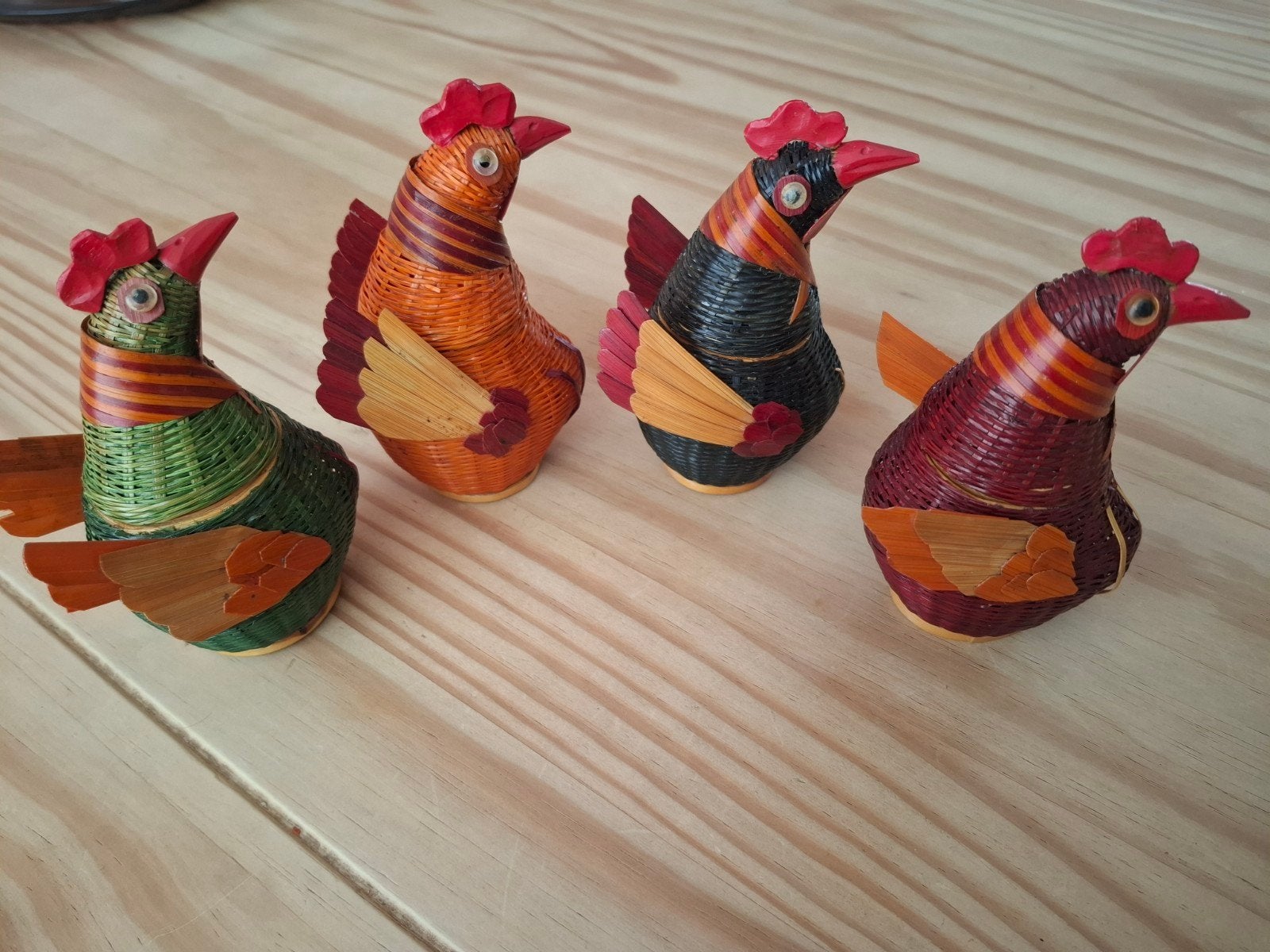 Retro kleurrijke handgeweven rieten miniatuurmandjes kip, Diversen, Ophalen, Gebruikt