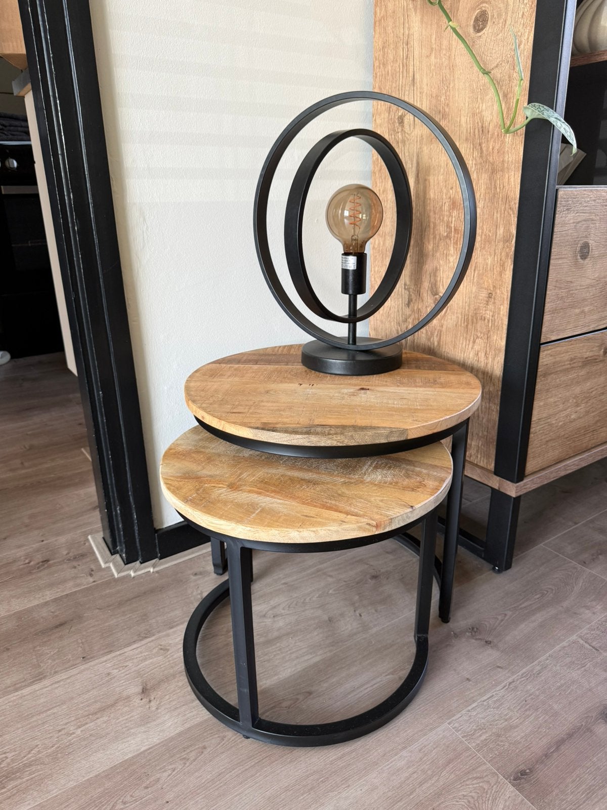 Set van 2 bijzettafels mango hout en zwarte metalen poot, Huis en Inrichting, Tafels | Bijzettafels, Ophalen, Minder dan 45 cm