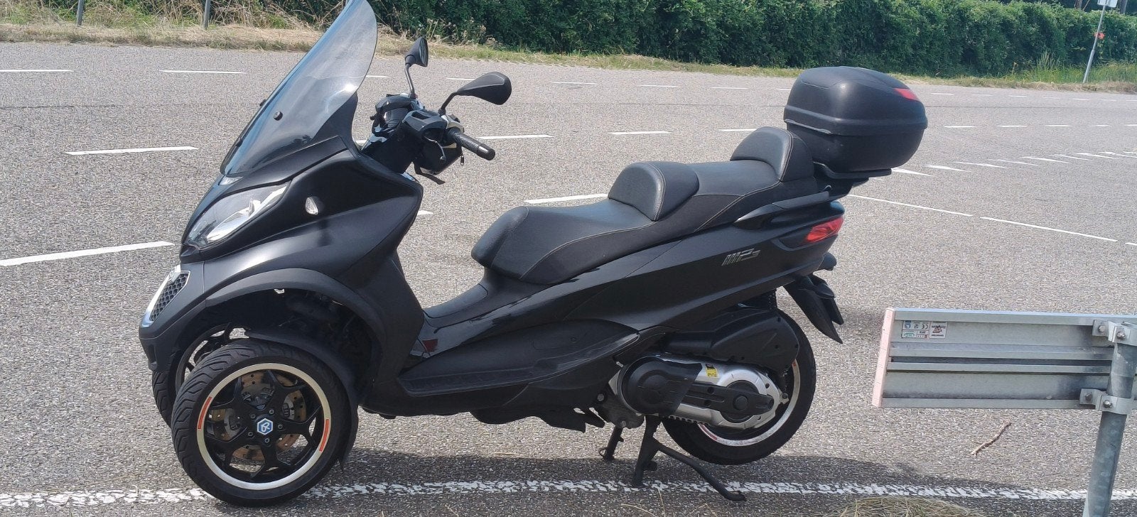 Piaggio MP3 500 Sport met Akrapovic uitlaat, Fietsen en Brommers, Ophalen, 500 cc