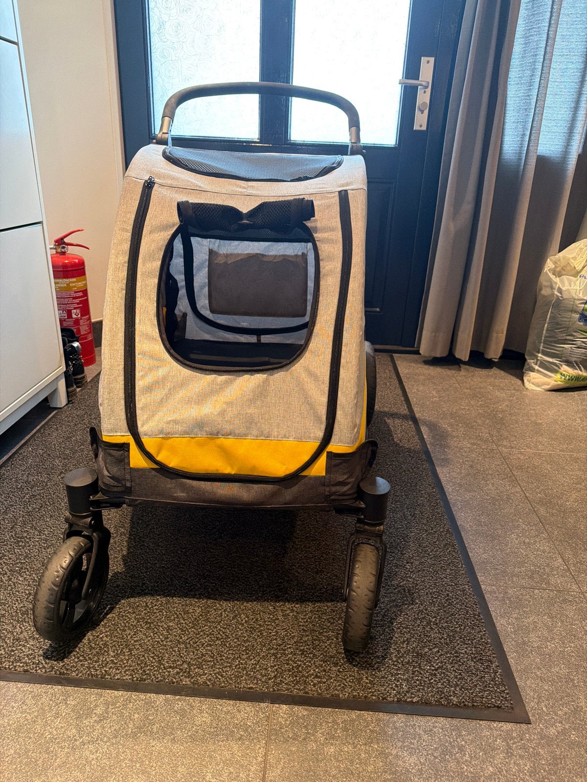 Honden buggy voor middelgrote hond., Ophalen, Zo goed als nieuw