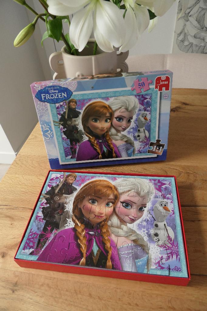 Jumbo Puzzel Frozen: Elsa en Anna, Kristoff, Olaf - 50 stuks, Ophalen of Verzenden, 10 tot 50 stukjes, Zo goed als nieuw, 4 tot 6 jaar