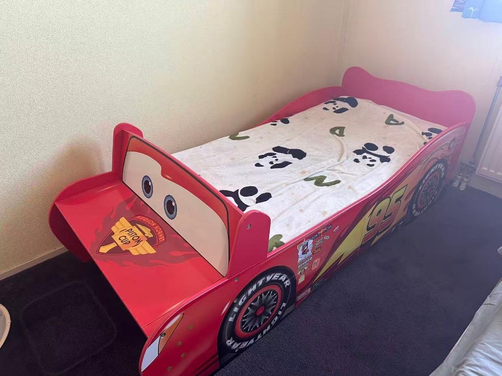 Leuk Disney Car kinderbed (Lightning McQueen) in goede staat, Ophalen, Gebruikt, 70 tot 85 cm, 140 tot 160 cm