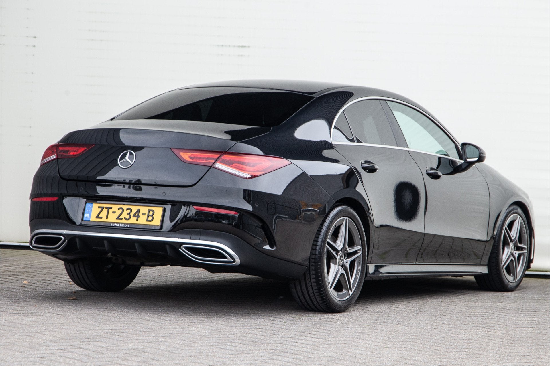 Mercedes-Benz CLA-Klasse 180 AMG, Widescreen, Sfeerverlichti, 136 pk, Gebruikt, 4 cilinders, Zwart