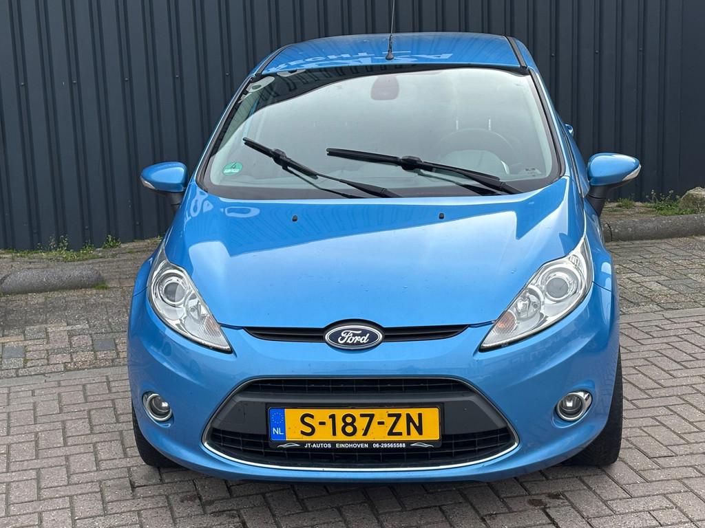 Ford Fiesta 1.6 Ghia AIRCO|LEDER, Voorwielaandrijving, 1596 cc, Zwart, Blauw