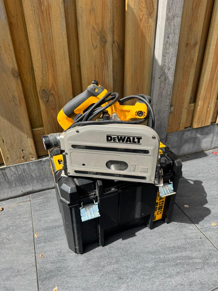 Dewalt DWS520-QS - Weinig gebruikt, Doe-het-zelf en Verbouw, Gereedschap | Zaagmachines, 70 mm of meer, Ophalen of Verzenden, Zo goed als nieuw