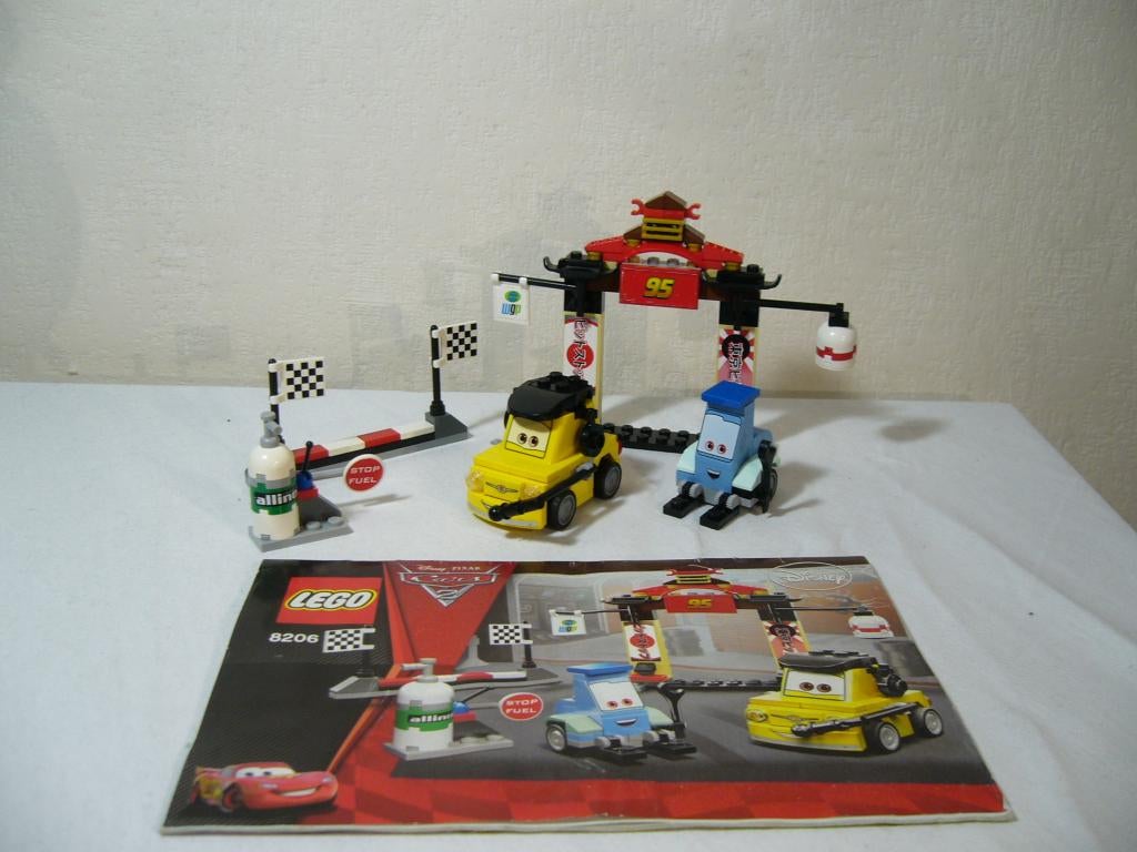 Lego Cars 8206 Tokyo Pit Stop, Gebruikt, Overige thema's, Ophalen of Verzenden, Complete set