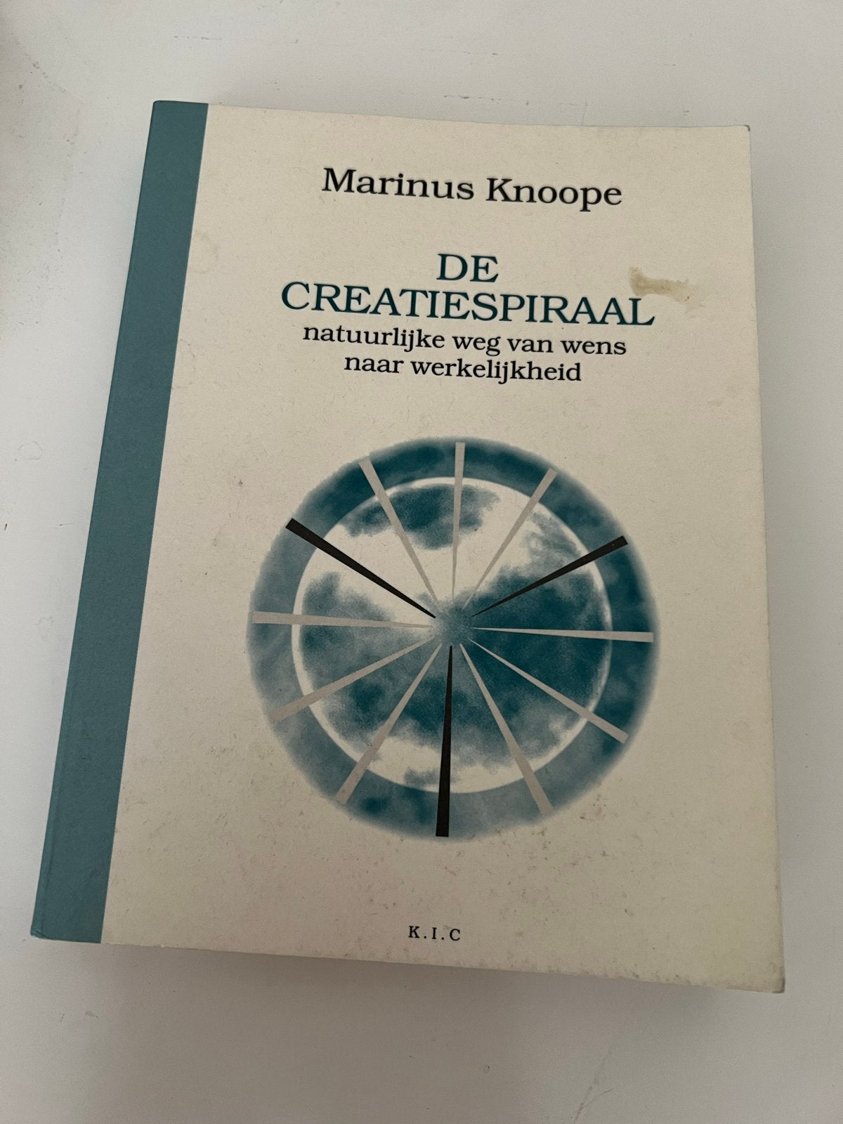 De Creatiespiraal - Marinus Knoope (Spiritualiteit), Boeken, Ophalen of Verzenden, Zo goed als nieuw, Overige onderwerpen, Overige typen