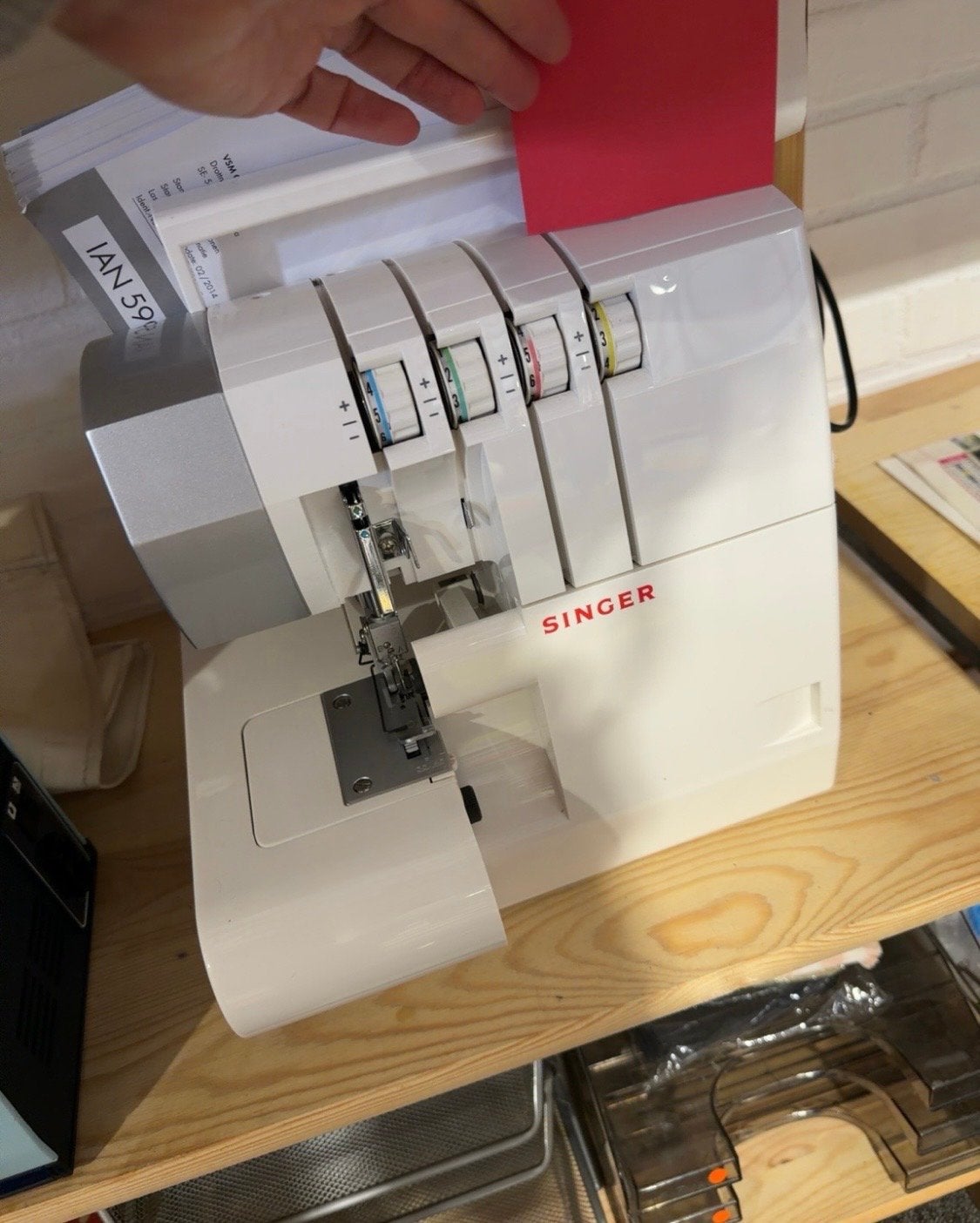 Singer Lockmachine - Zo goed als nieuw, Hobby en Vrije tijd, Naaimachines en Toebehoren, Ophalen of Verzenden, Zo goed als nieuw