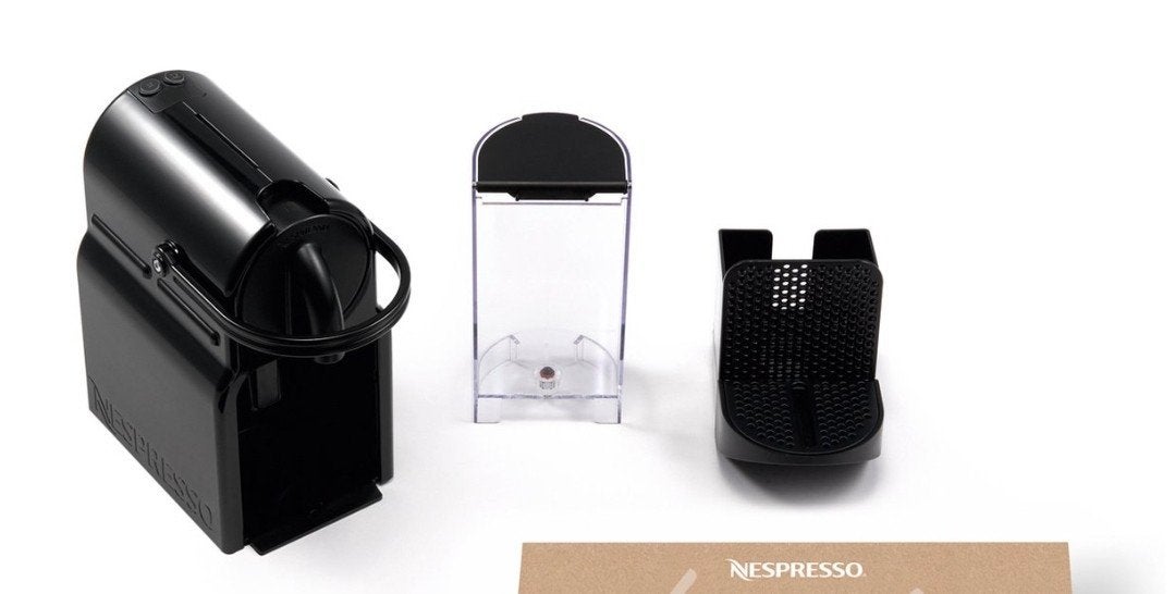 Nespresso  koffiemachine met diverse cups, Witgoed en Apparatuur, Ophalen, Koffiepads en cups, Koffiemachine, Zo goed als nieuw