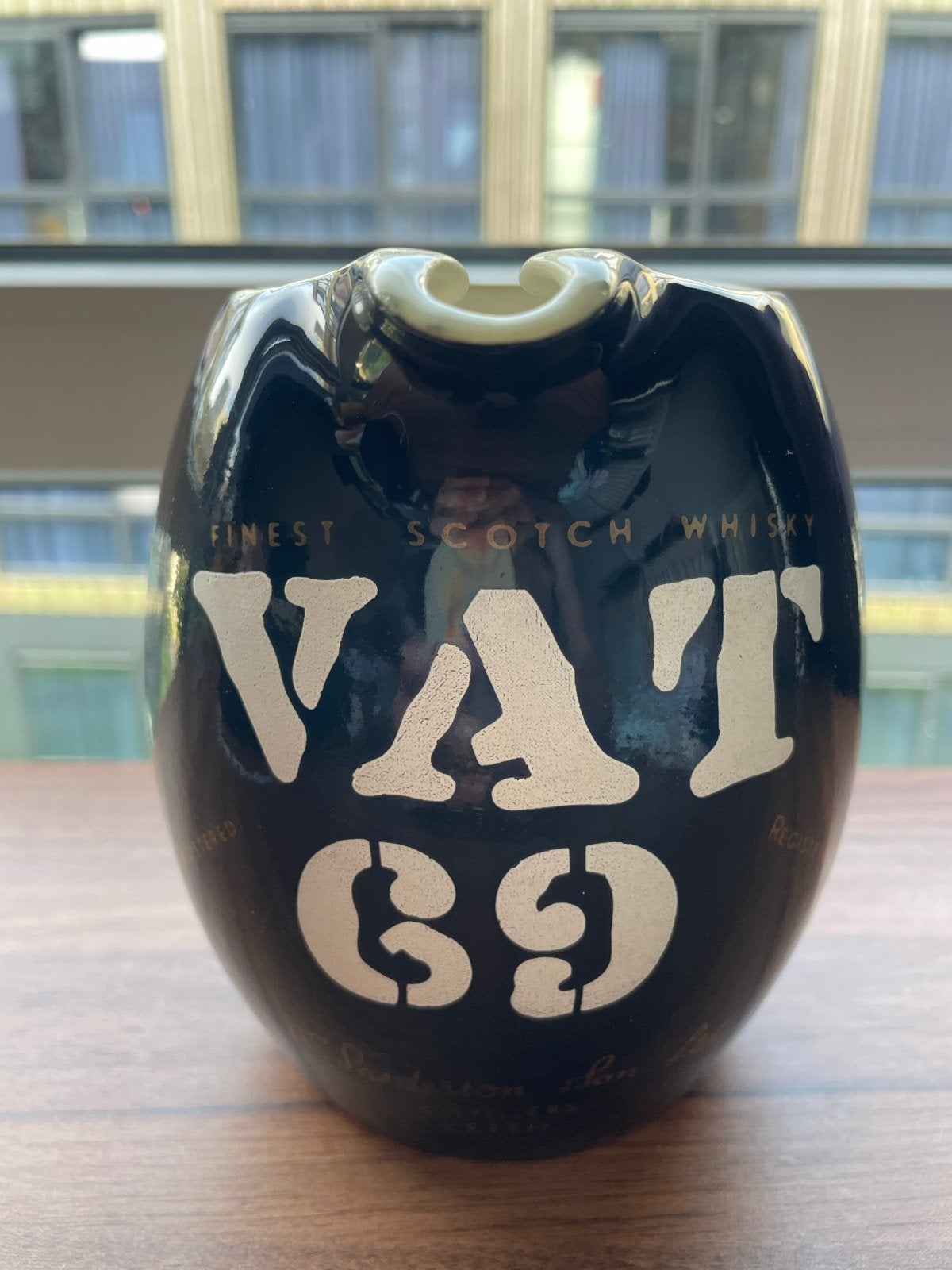 Vintage VAT 69 Scotch Whisky Zwarte Keramische Pitcher, Ophalen of Verzenden