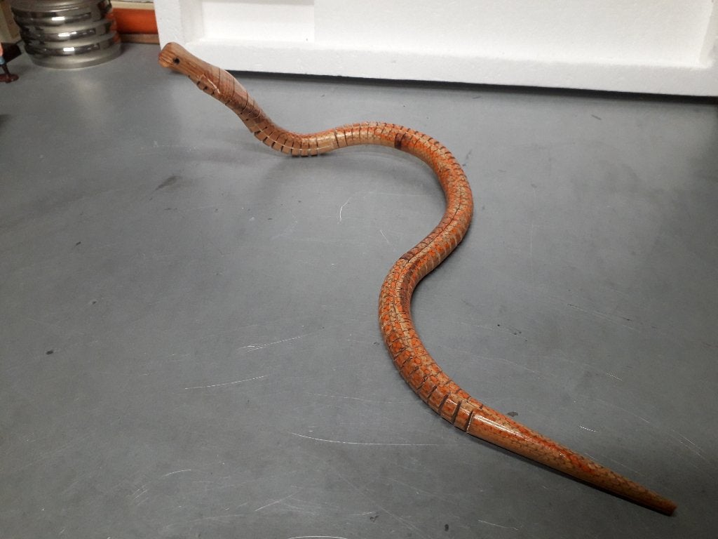 VINTAGE HOUTEN COBRA SLANG lang 62 cm in GOEDE STAAT, Antiek en Kunst, Ophalen of Verzenden
