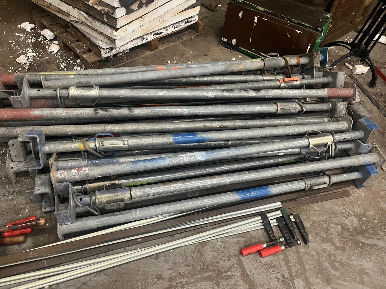 Gegalvaniseerde bouwstempels, Ophalen, Zo goed als nieuw, 250 mm of meer