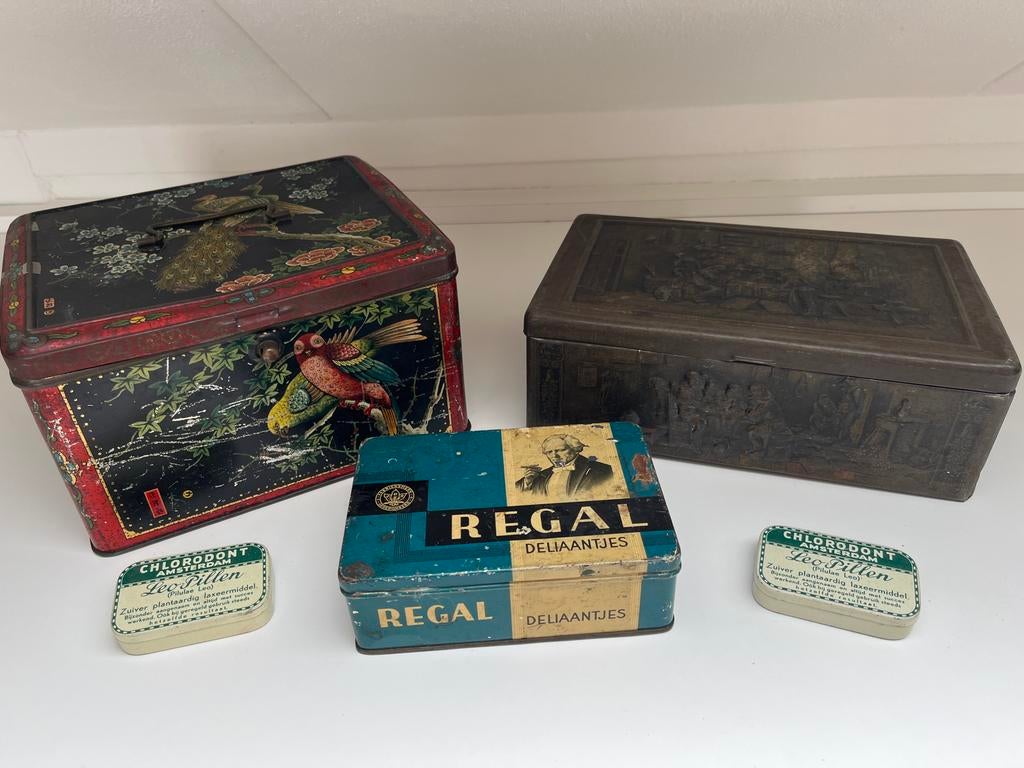 Vintage blikken: Regal, Chlorodont en decoratieve dozen, Verzamelen, Blikken, Ophalen of Verzenden, Gebruikt, Overige, Overige merken