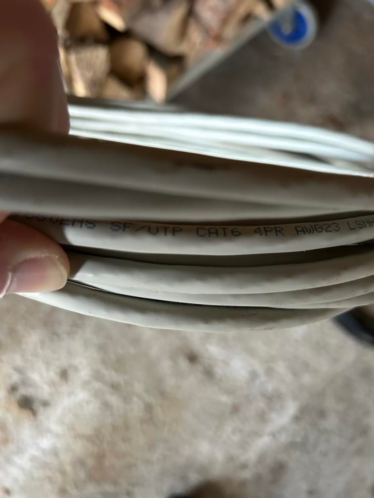 CAT6 Grondkabel - Ongeveer 10 meter, Computers en Software, Pc- en Netwerkkabels, Ophalen, Gebruikt