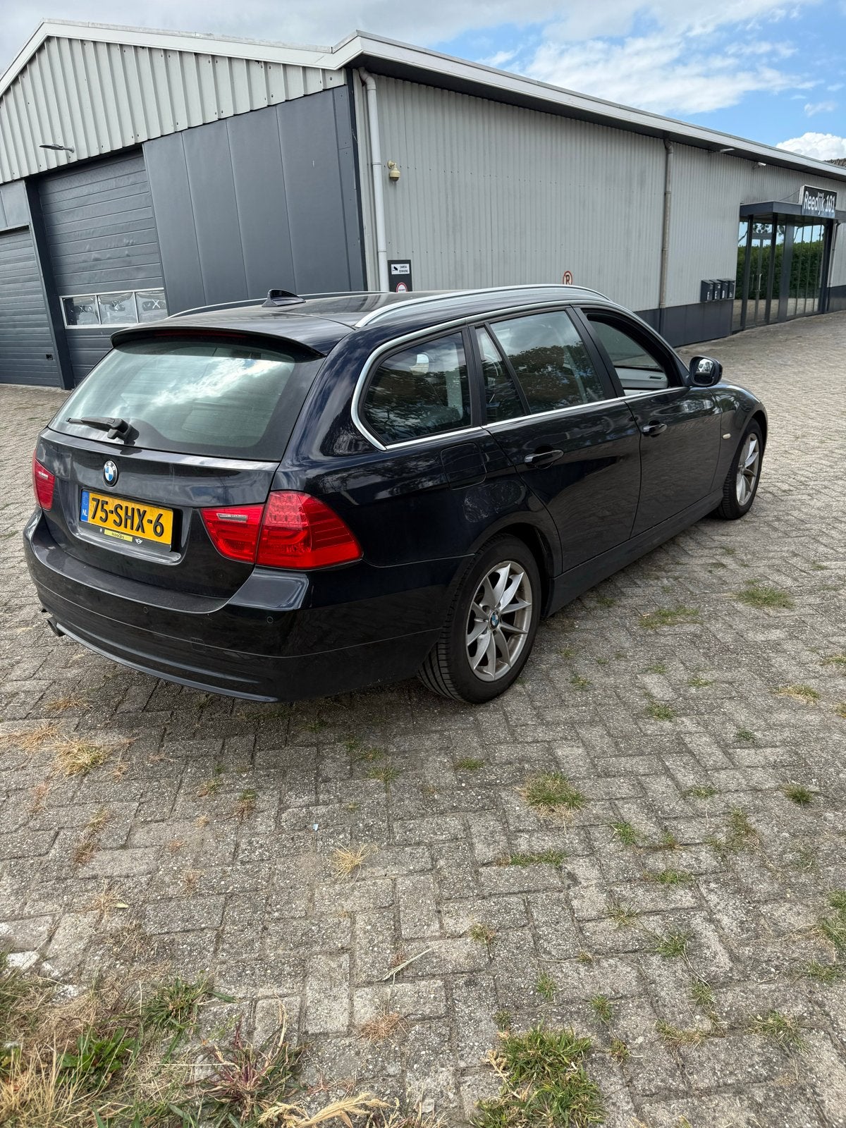 BMW 3-Serie 2.0 D 318 Touring 2011 Zwart, 745 kg, 1995 cc, 4 cilinders, 1465 kg