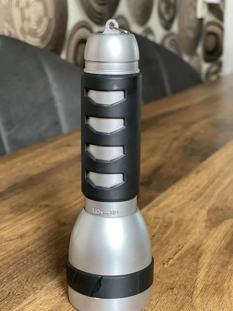 Compacte LED Zaklamp - Zilver/Zwart, Caravans en Kamperen, Ophalen of Verzenden, Zo goed als nieuw, Batterij