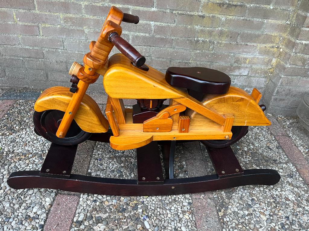 Mooie massief houten motor om op te hobbelen, Ophalen of Verzenden, Zo goed als nieuw, Rij- of Hobbelspeelgoed