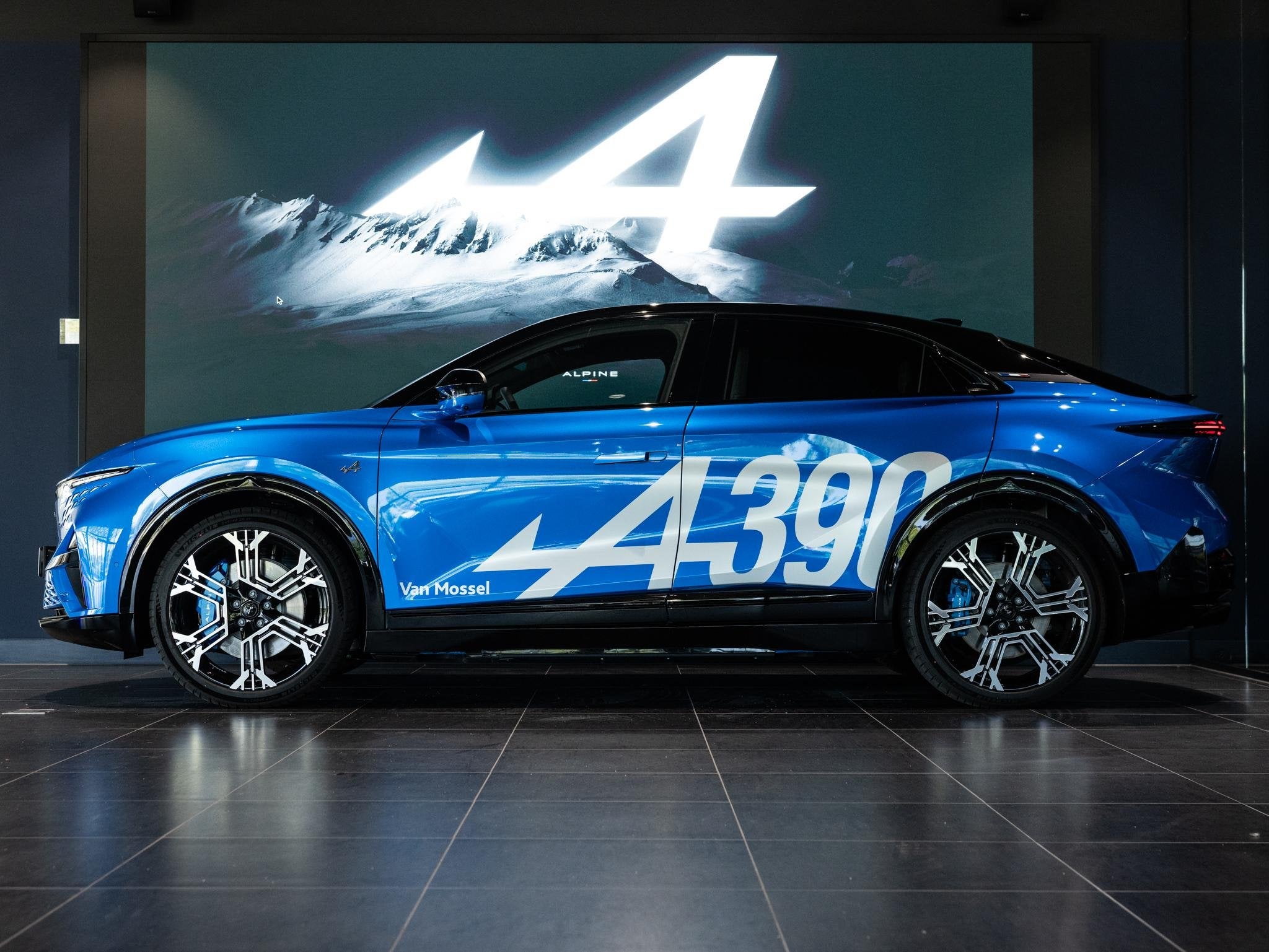 Alpine A390 GT | Bleu Alpine Vision | Sabelt® Alpine sports, Auto's, Alpine, Automaat, 1350 kg, Overige modellen, 89 kWh