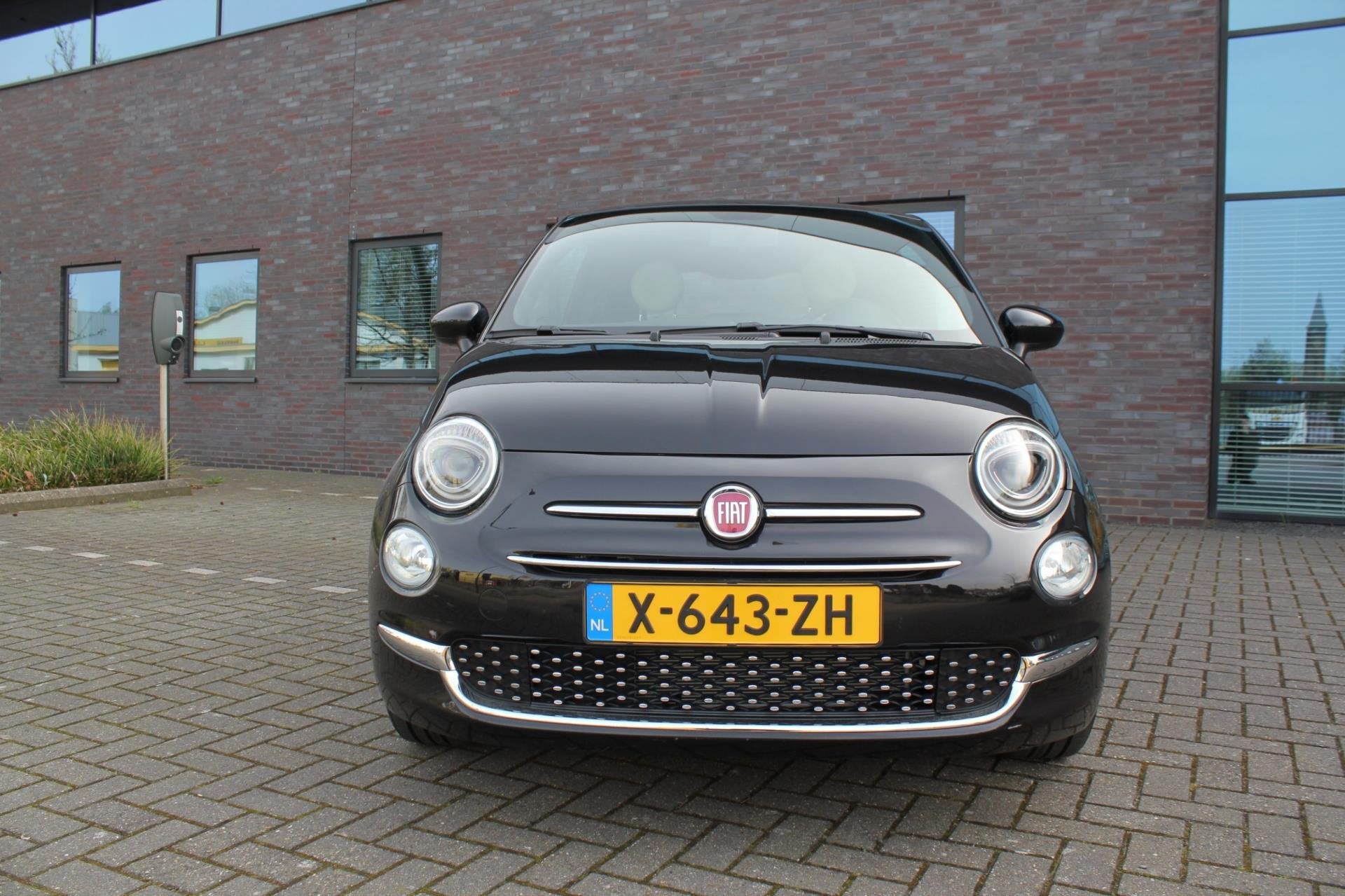 Fiat 500 1.0 Hybrid Dolcevita, Voorwielaandrijving, Euro 6, 4 stoelen, Zwart