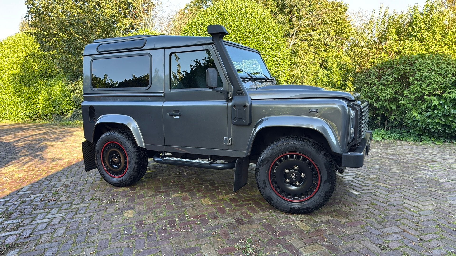 Land Rover Defender 90, 2015, VOL OPTIES 64895km.!!!, Auto's, 1786 kg, Euro 5, Zwart, 4 cilinders